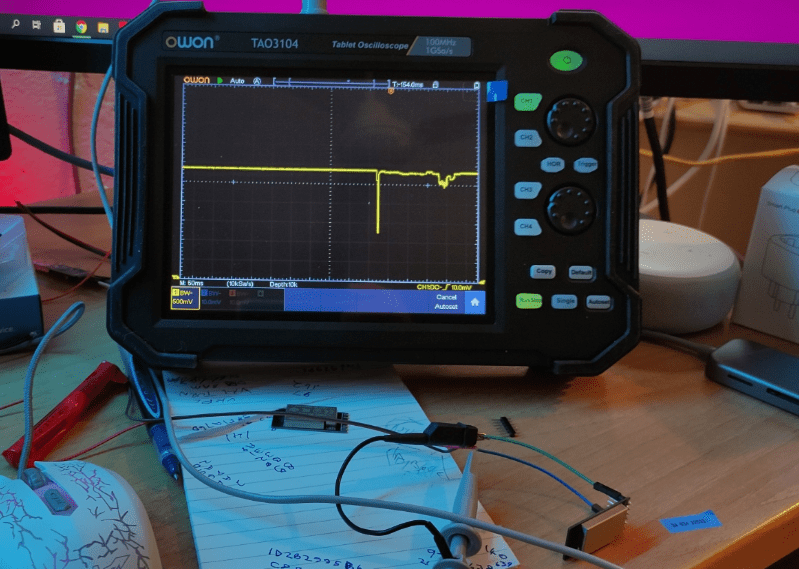 Owon TAO3104 Tablet scope motoring Cricket input voltage over time