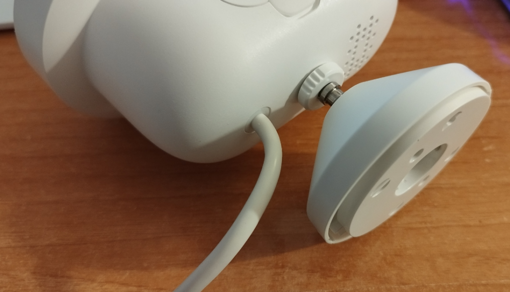 Mounting base which comes with the Imou Knight 4K security camera.